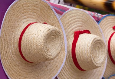 Geçit balmumu Festivali'nde geleneksel Tay şapkalı dekorasyon.