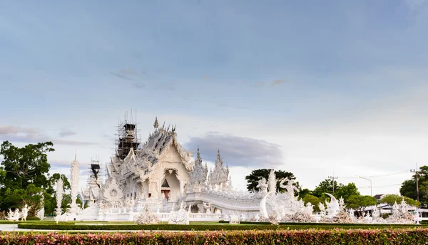 Biała świątynia (wat rong khun) — Zdjęcie stockowe