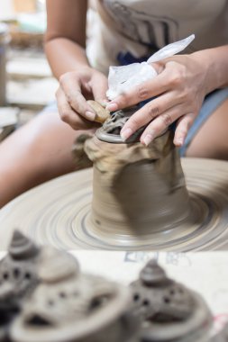 Seramik el sanatları seramik kil potter insan eli tekerlek