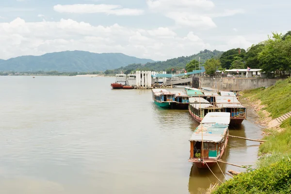Puerto de Chiang saen, frontera de Tailandia y Laos en Chiang saen  , — Foto de Stock