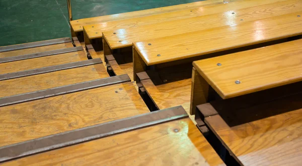 Basketbol alan ahşap tribünde