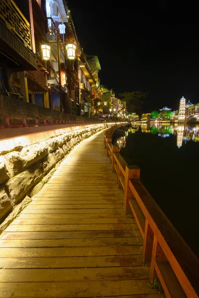 Feng Huang l'ancienne ville la nuit — Photo