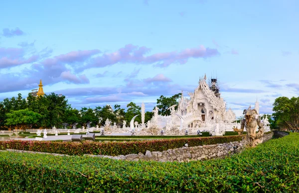 Ват Рон Кхун, известный как Белый Храм. Чианграй, Таиланд — стоковое фото