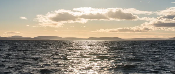 Belle vague de mer et ciel au coucher du soleil — Photo