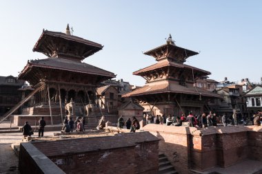 Nepal dili ve turistik Patan Durbar Meydanı'nda.