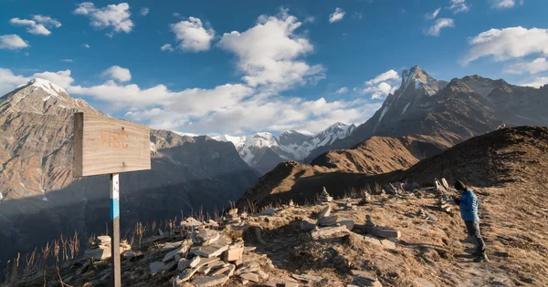 Campamento base mardi himal y machapuchare montaña nepal — Foto de Stock