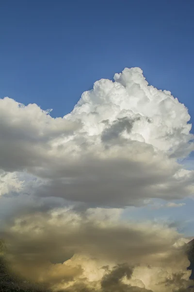 Doğa dağlar gökyüzü