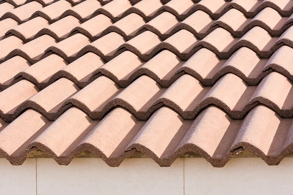 Czerwony dachówka dachu — Zdjęcie stockowe