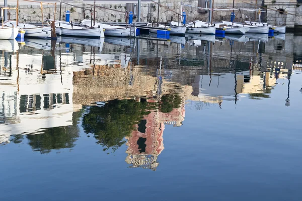 Bateaux et reflets d'eau — Photo