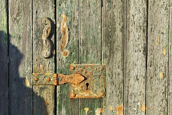 Puerta de madera y cerradura —  Fotos de Stock