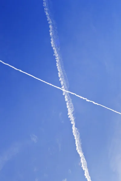 Beautiful sky with plane trails — Stock Photo, Image