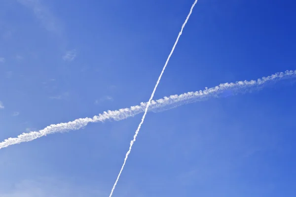 Beautiful sky with plane trails — Stock Photo, Image