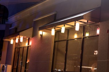 Dükkan gece zamanında.