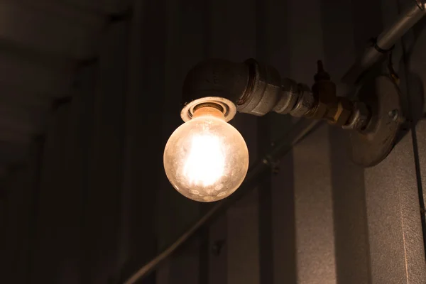 Um vidro de lâmpada de iluminação — Fotografia de Stock