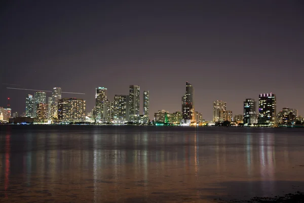 Éjjel át, Miami, Florida, Amerikai Egyesült Államok — Stock Fotó