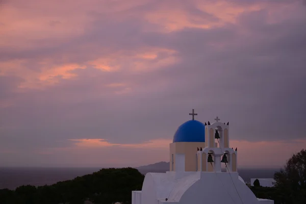 Kirche bei Sonnenaufgang, Fira, Santorini, Griechenland — Stockfoto