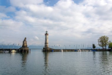 Lindau, Almanya 'da Bavyera eyaletinde yer alan bir şehirdir. Lindau, Almanya' da yer alan bir şehirdir..