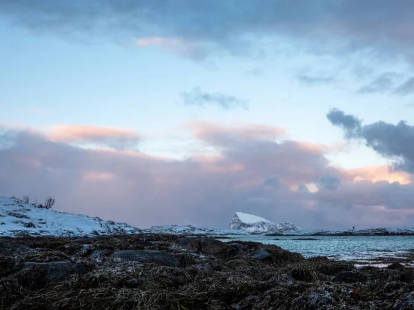 Norveç Teki Kvaloya Adasında Sommaroya Yakınlarında Kışın Manzara — Stok fotoğraf
