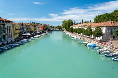 Peschiera del Garda, İtalya 'nın Veneto eyaletinde yer alan bir şehirdir.. 