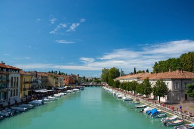 Peschiera del Garda, İtalya 'nın Veneto eyaletinde yer alan bir şehirdir.. 