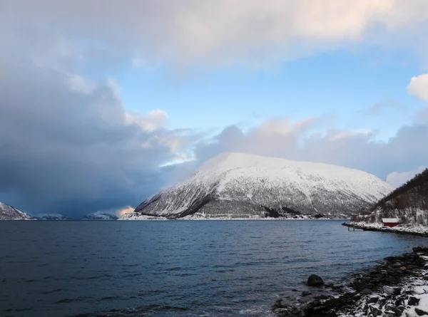 Krajobraz Zimą Wyspie Kvaloya Norwegii — Zdjęcie stockowe