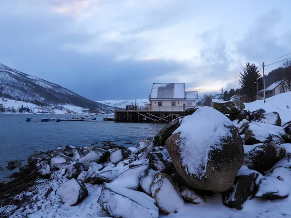 Kışın Norveç Teki Kvaloya Adasında Fiyort — Stok fotoğraf