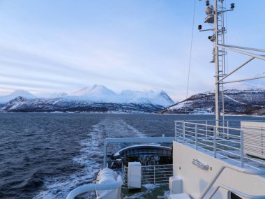 Lyngen Alpleri Norveç 'in kuzeydoğusunda Tromso şehrinin doğusunda yer alan bir dağ silsilesidir..