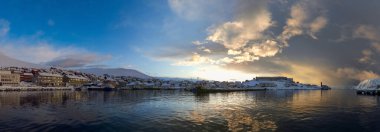 Honningsvag Norveç 'in en kuzeydeki kentidir. Troms og Finnmark ilçesinin Nordkapp Belediyesinde yer almaktadır.. 