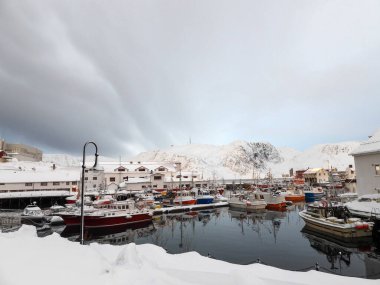 Honningsvag Norveç 'in en kuzeydeki kentidir. Troms og Finnmark ilçesinin Nordkapp Belediyesinde yer almaktadır.. 