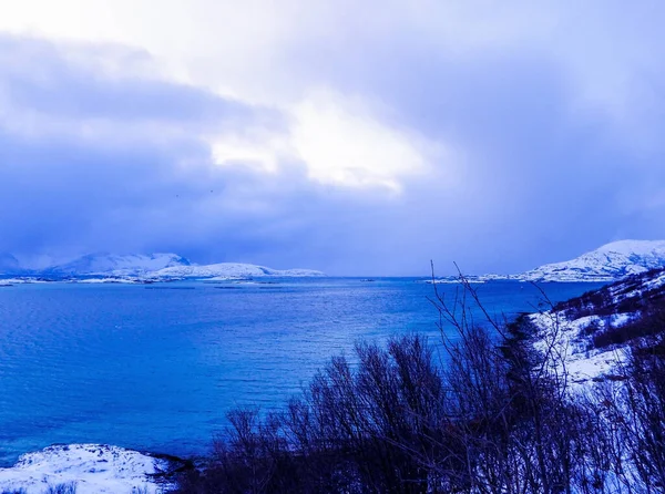 冬の風景 ノルウェーのKvaloya島 — ストック写真