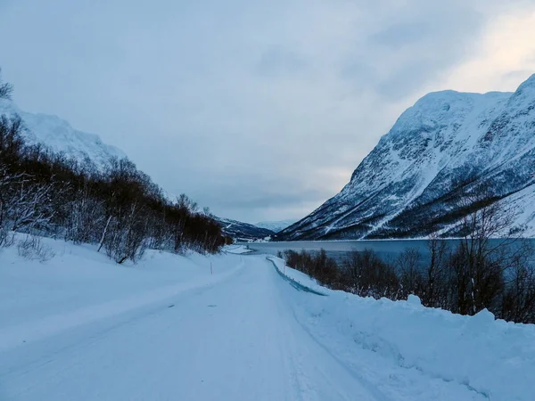 Inverno Kjosen Ilha Kvaloya Kaldfjord Noruega — Fotografia de Stock