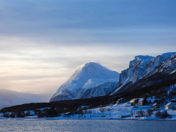 Die Lyngen Alpen Sind Eine Gebirgskette Nordosten Der Provinz Troms Stockbild