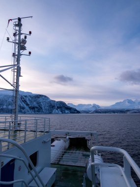 Lyngen Alpleri Norveç 'in kuzeydoğusunda Tromso şehrinin doğusunda yer alan bir dağ silsilesidir..