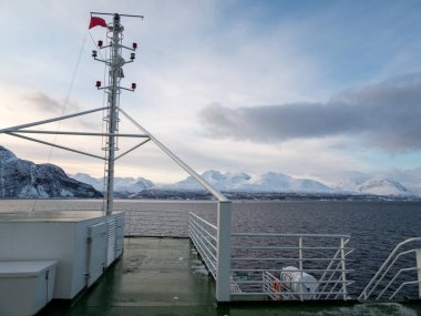 Lyngen Alpleri Norveç 'in kuzeydoğusunda Tromso şehrinin doğusunda yer alan bir dağ silsilesidir..