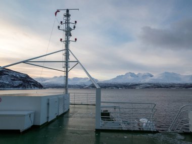 Lyngen Alpleri Norveç 'in kuzeydoğusunda Tromso şehrinin doğusunda yer alan bir dağ silsilesidir..