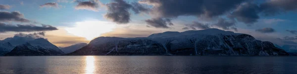 Los Alpes Lyngen Son Una Cordillera Noreste Troms Condado Finnmark —  Fotos de Stock