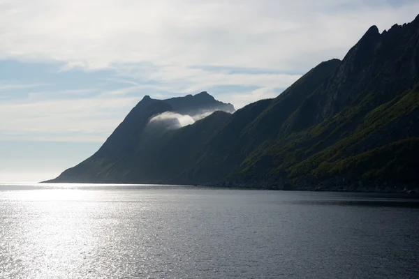 Горы Манстинд и Ольскаран, Сенья, Норвегия — стоковое фото