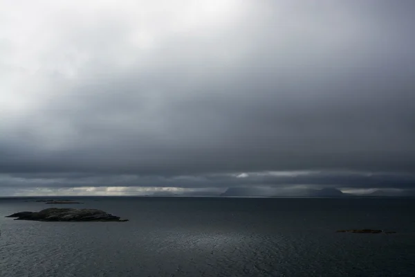 Atlantik bei Henningsvaer, Lofoten, Norwegen — Stockfoto