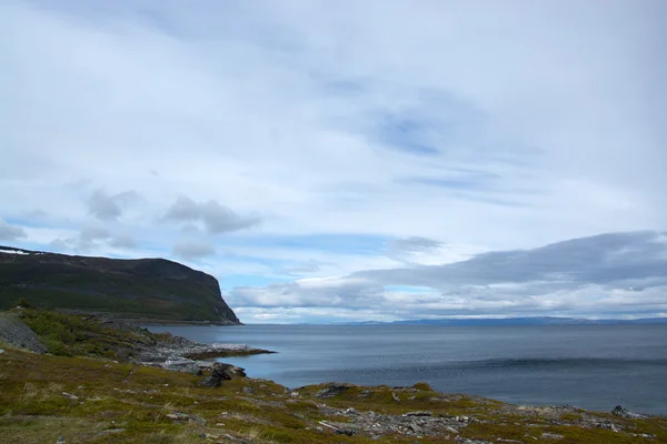 Costa del fiordo de Porsangerfjord, Noruega — Foto de Stock