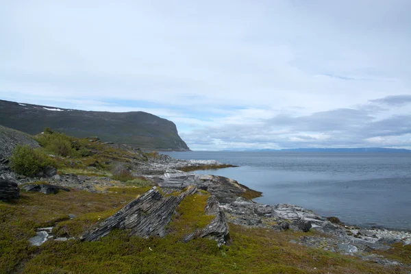 Costa del fiordo de Porsangerfjord, Noruega — Foto de Stock