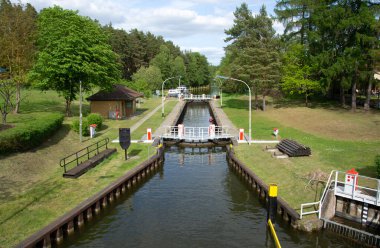 Diemitz kilidi Mueritz-Havel su yolunda bir tekne kilidi.. 