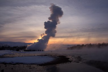 Strokkur Şofben, ada