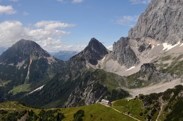 奥地利施蒂利亚州正前方山 — 图库照片