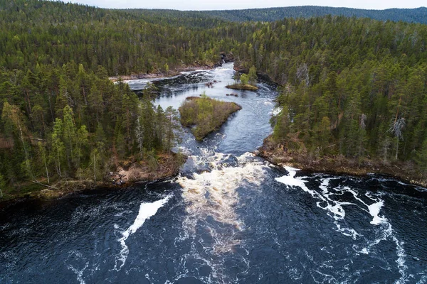 Uma Vista Aérea Corredeiras Floresta Taiga Norte Finlândia — Fotografia de Stock