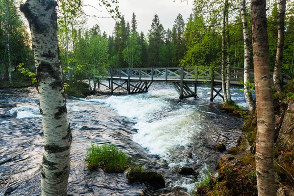 Uma Ponte Madeira Sobre Corredeiras Fluviais Durante Verão Kyl Perto — Fotografia de Stock