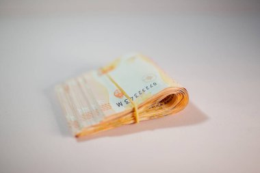 1000 dolarlık Arjantin pezosu.