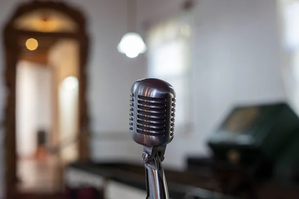 Retro Microphone Stage White Lights — Stock Photo, Image