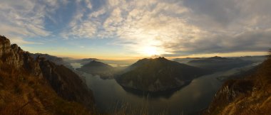 Como Gölü'nün ve Lombardiya panoramik manzarasının