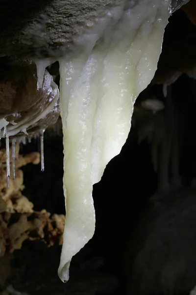 Cortinas de caverna cristalina 2 — Fotografia de Stock
