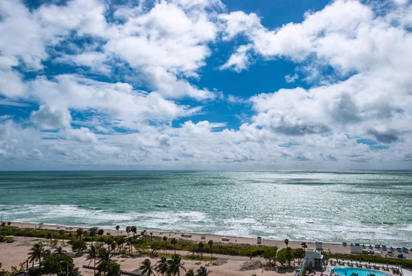 Luftaufnahme Küste miami beach florida usa an einem sonnigen Tag — Stockfoto